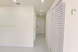 571 E 54th St, Hialeah, FL 33013 - Photo 17