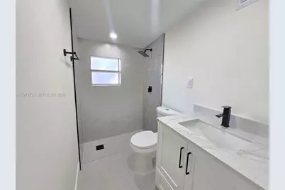 571 E 54th St, Hialeah, FL 33013 - Photo 23