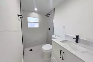 571 E 54th St, Hialeah, FL 33013 - Photo 23