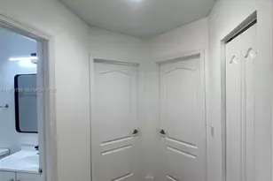 703 NE 195th St, Miami, FL 33179 - Photo 7