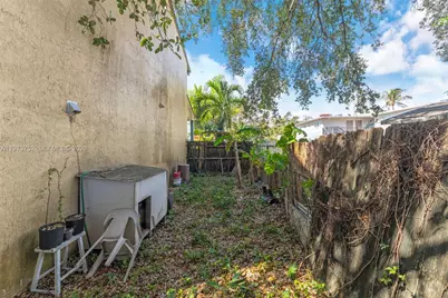 1613 NW 16th St #E, Miami, FL 33125 - Photo 13