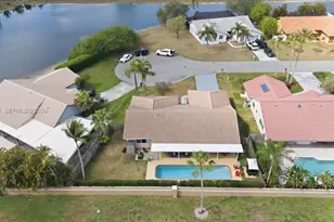 6520 Olde Moat Way, Davie, FL 33331 - Photo 7