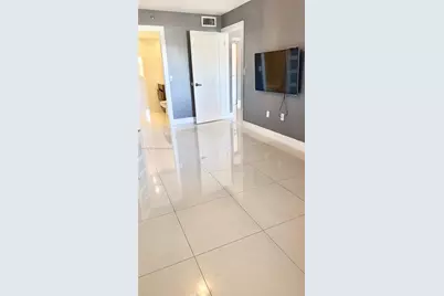 637 SW 3rd St #304, Miami, FL 33130 - Photo 5