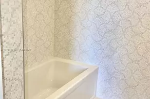 637 SW 3rd St, Miami, FL 33130 - Photo 9