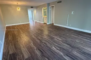 302 Lakeview Dr, Weston, FL 33326 - Photo 9