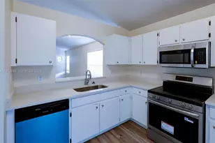 18105 Lembrecht Way, Tampa, FL 33647 - Photo 7