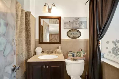 12670 NE Miami Pl, North Miami, FL 33161 - Photo 19