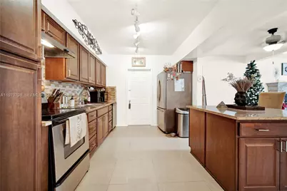 12670 NE Miami Pl, North Miami, FL 33161 - Photo 7