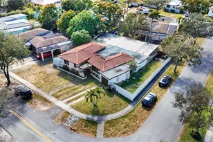 12670 NE Miami Pl, North Miami, FL 33161 - Photo 25