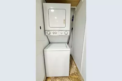 1060 Brickell Ave #201, Miami, FL 33131 - Photo 11