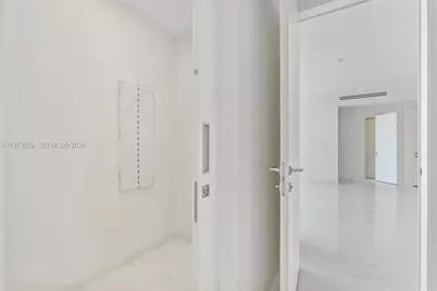 300 Biscayne Boulevard Way #903C, Miami, FL 33131 - Photo 29