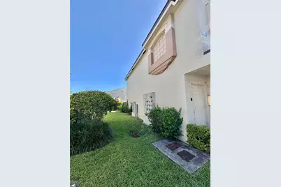 8346 NW 10th St, Miami, FL 33126 - Photo 7