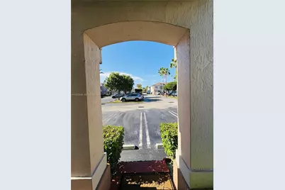 8346 NW 10th St, Miami, FL 33126 - Photo 5