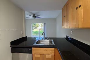 9193 Fontainebleau Blvd, Miami, FL 33172 - Photo 7