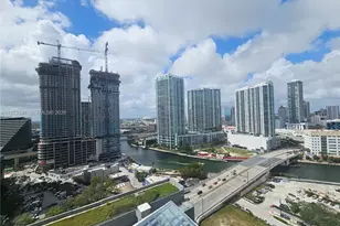 68 SE 6th St, Miami, FL 33131 - Photo 31