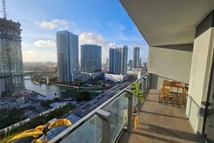 68 SE 6th St, Miami, FL 33131 - Photo 15