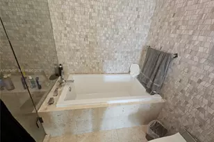 68 SE 6th St, Miami, FL 33131 - Photo 15