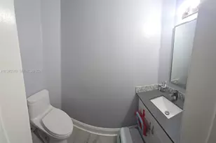 12140 SW 4th St, Pembroke Pines, FL 33025 - Photo 7