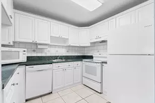 8005 Lake Dr, Doral, FL 33166 - Photo 5