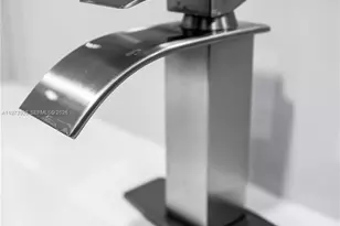 977 SW 10th St, Miami, FL 33130 - Photo 17