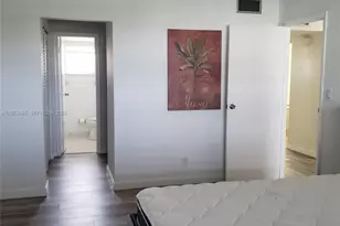 410 SE 2nd St, Hallandale Beach, FL 33009 - Photo 7