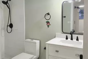 666 W 81st St, Hialeah, FL 33014 - Photo 9