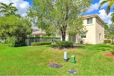1386 Canary Island Dr, Weston, FL 33327 - Photo 29