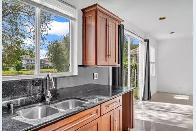 1386 Canary Island Dr, Weston, FL 33327 - Photo 11