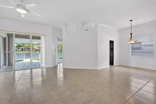 2385 SE 7th Pl, Homestead, FL 33033 - Photo 9