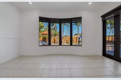 16401 NW 77th Pl, Miami Lakes, FL 33016 - Photo 7