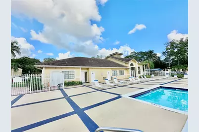 251 W Palm Cir W #302, Pembroke Pines, FL 33025 - Photo 33