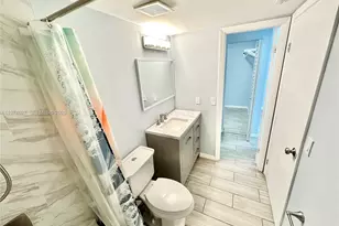 251 W Palm Cir W, Pembroke Pines, FL 33025 - Photo 23