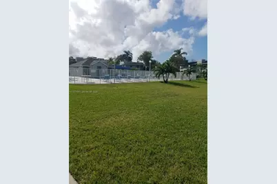 426 NE 210th Cir Ter #101-2, Miami, FL 33179 - Photo 17