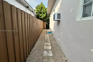 9048 Carlyle Ave, Surfside, FL 33154 - Photo 19