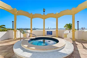 7601 E Treasure Dr, North Bay Village, FL 33141 - Photo 23