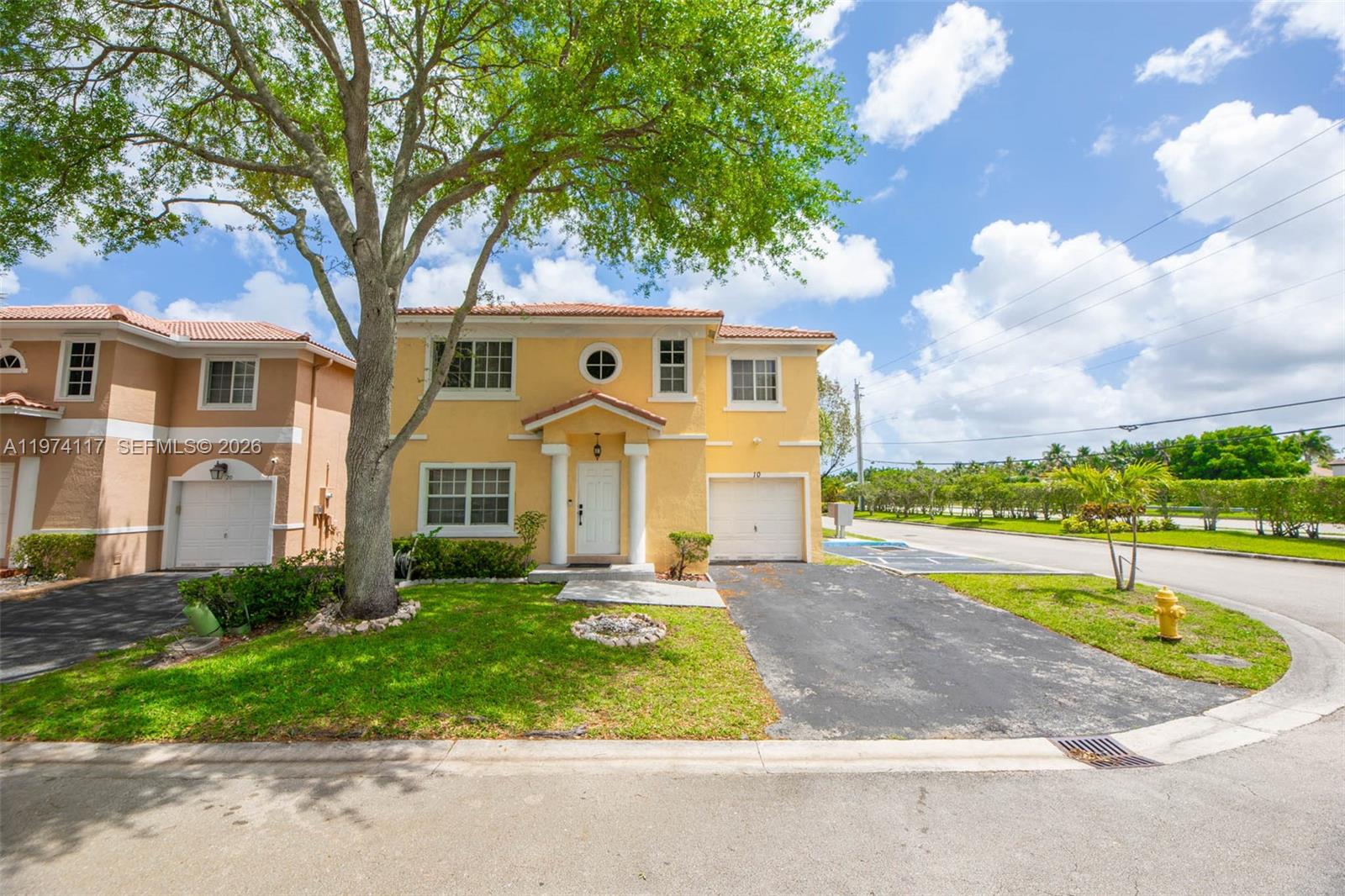 10 NW 110th Ave main architectural view