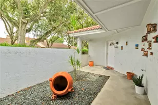 1361 Seagrape Cir, Weston, FL 33326 - Photo 7