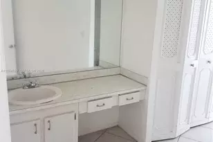 3475 N Country Club Dr, Aventura, FL 33180 - Photo 7