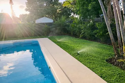 1645 NE 180th St, North Miami Beach, FL 33162 - Photo 23