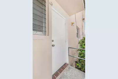 8031 Hawthorne Ave, Miami Beach, FL 33141 - Photo 17
