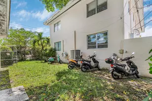 8031 Hawthorne Ave, Miami Beach, FL 33141 - Photo 23