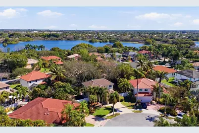 1521 NW 178th Ter, Pembroke Pines, FL 33029 - Photo 29