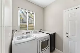 1521 NW 178th Terrace, Pembroke Pines, FL 33029 - Photo 13