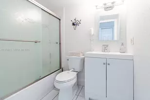 6926 NW 166th Terrace, Miami Lakes, FL 33014 - Photo 9