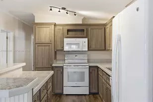 2325 SW 83rd Ave, Davie, FL 33324 - Photo 13