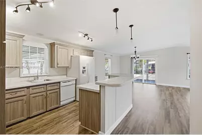 2325 SW 83rd Ave, Davie, FL 33324 - Photo 5