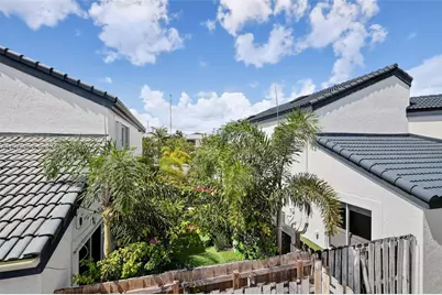 221 NE 212th St, Miami, FL 33179 - Photo 25