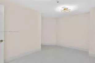 17301 Biscayne Blvd, North Miami Beach, FL 33160 - Photo 15