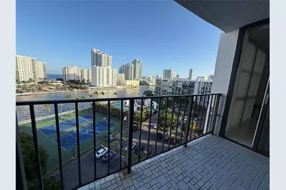 1000 Parkview Dr #1022, Hallandale Beach, FL 33009 - Photo 11
