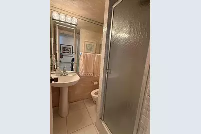 1000 Parkview Dr #1022, Hallandale Beach, FL 33009 - Photo 5